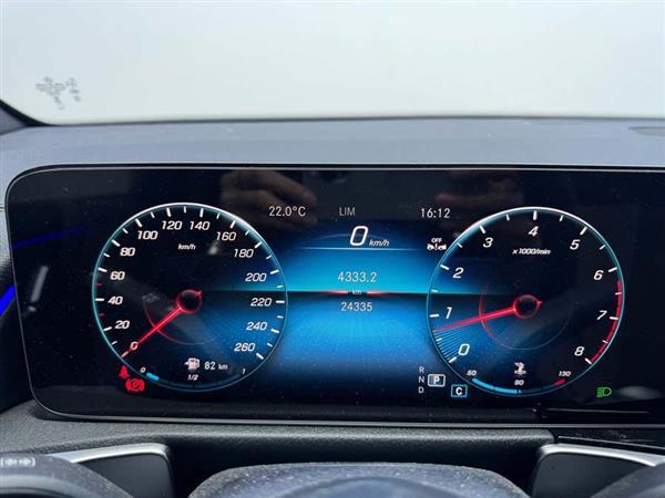 奔驰GLB 2023款 GLB 220 4MATIC