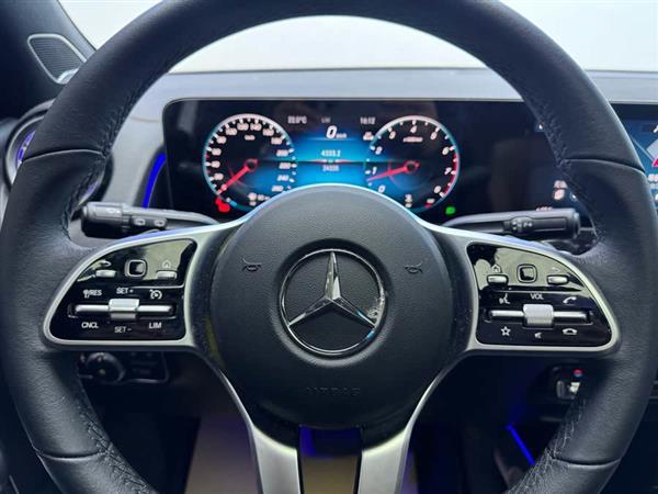 奔驰GLB 2023款 GLB 220 4MATIC