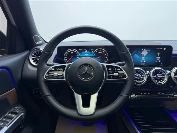 奔驰GLB 2023款 GLB 220 4MATIC