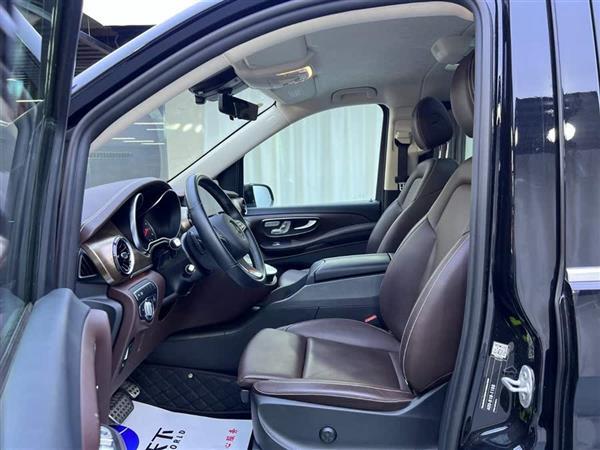 奔驰V级 2022款 V 260 L 长轴距豪华版