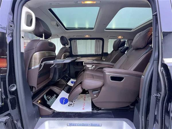 奔驰V级 2022款 V 260 L 长轴距豪华版