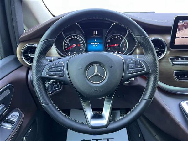 奔驰V级 2022款 V 260 L 长轴距豪华版