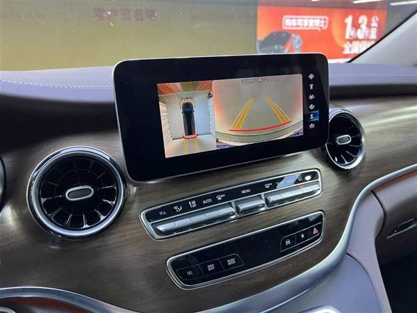 奔驰V级 2022款 V 260 L 长轴距豪华版