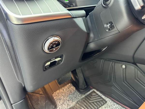 奔驰GLC 2024款 GLC 260 L 4MATIC 豪华型 7座