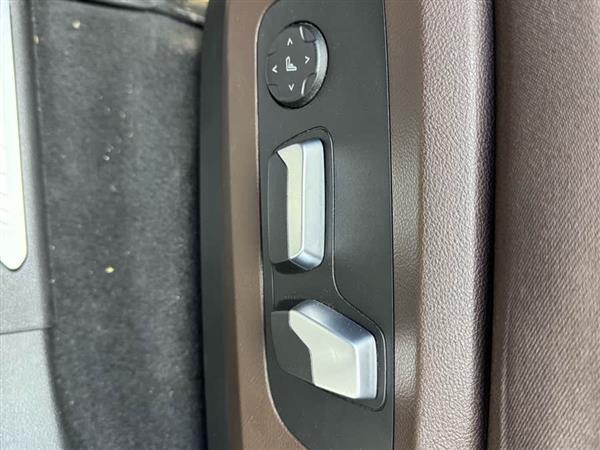 宝马X5 2023款 xDrive 30Li 尊享型M运动曜夜套装