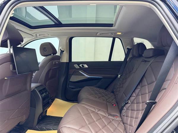 宝马X5 2023款 xDrive 30Li 尊享型M运动曜夜套装