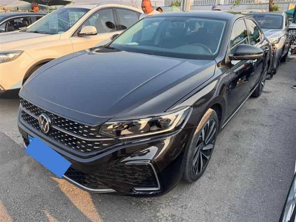 帕萨特 2022款 330TSI 星空尊贵版