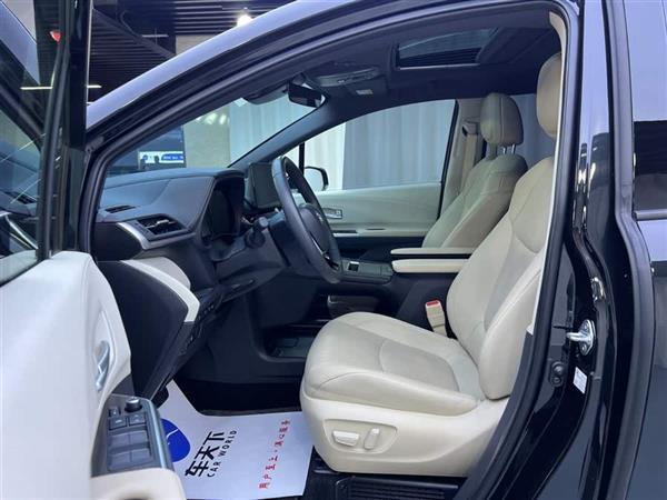 赛那SIENNA 2023款 2.5L混动 尊贵版