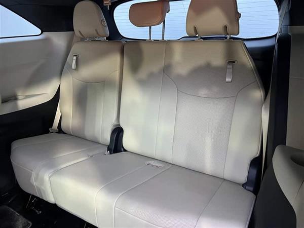 赛那SIENNA 2023款 2.5L混动 尊贵版