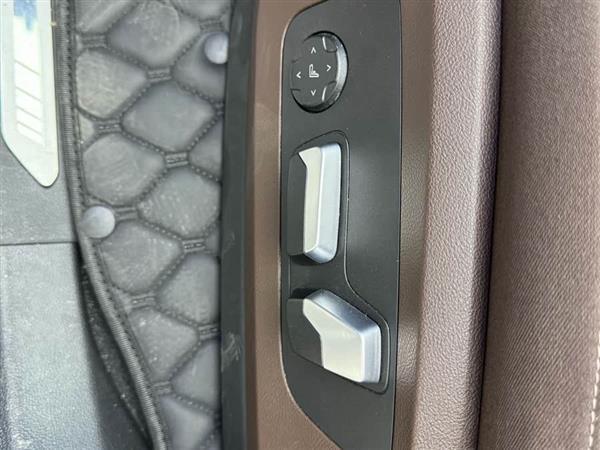宝马X5 2023款 xDrive 30Li 尊享型M运动曜夜套装