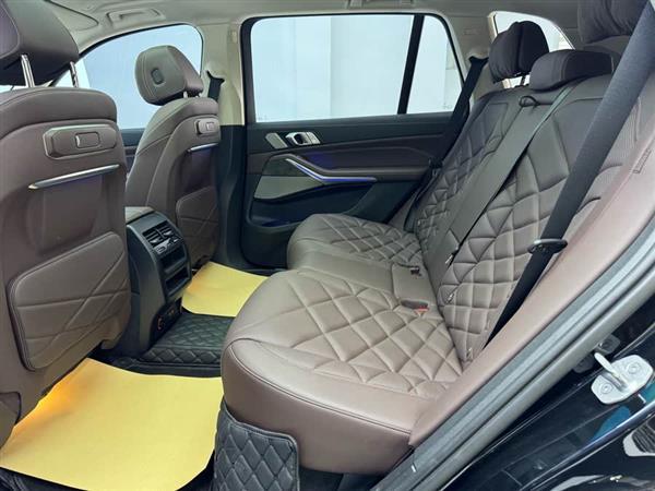 宝马X5 2023款 xDrive 30Li 尊享型M运动曜夜套装
