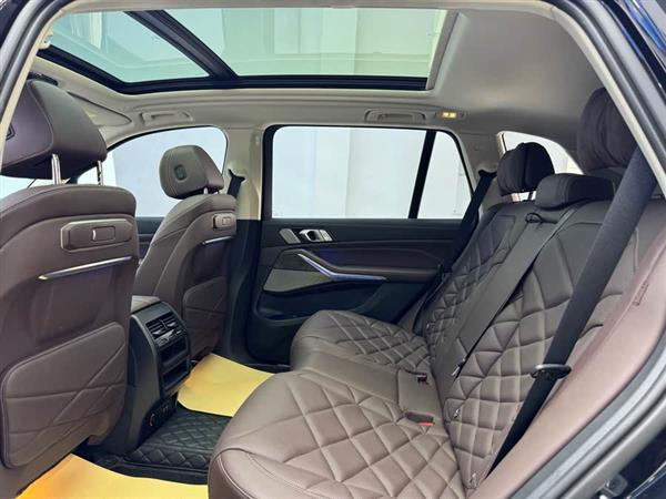 宝马X5 2023款 xDrive 30Li 尊享型M运动曜夜套装