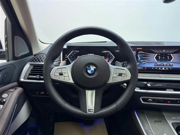 宝马X5 2023款 xDrive 30Li 尊享型M运动曜夜套装