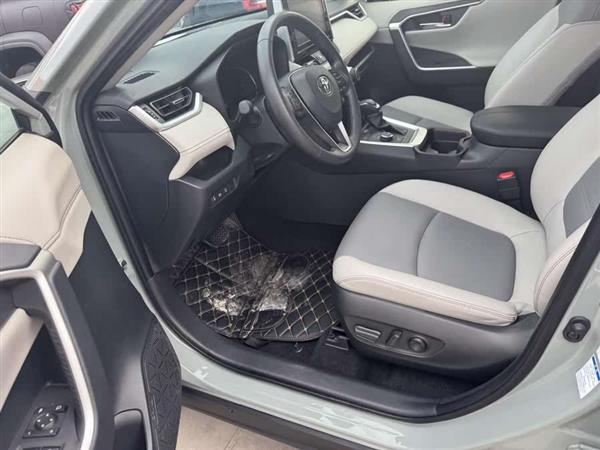 RAV4荣放 2021款 改款 双擎 2.5L E-CVT四驱精英PLUS版