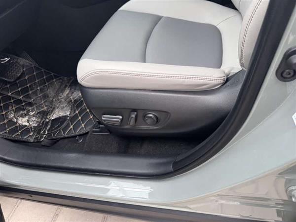 RAV4荣放 2021款 改款 双擎 2.5L E-CVT四驱精英PLUS版