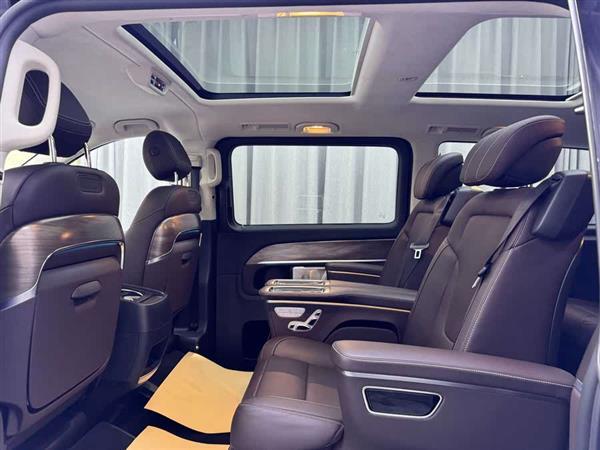 奔驰V级 2022款 V 260 L 长轴距豪华版