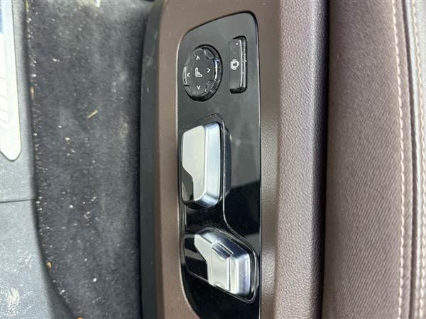 宝马X5 2022款 改款 xDrive 40Li M运动套装
