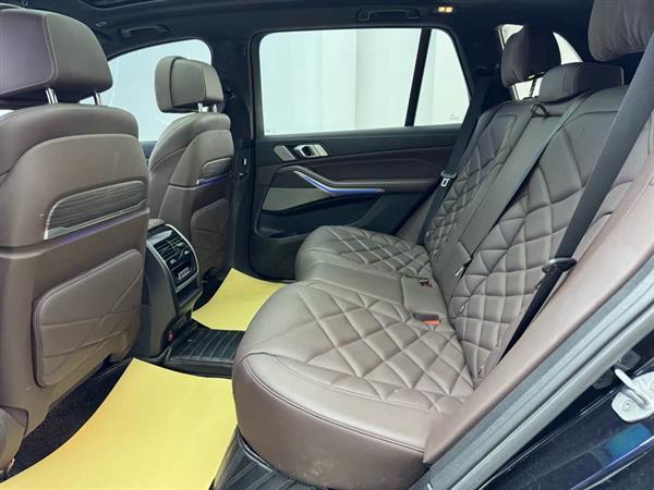 宝马X5 2022款 改款 xDrive 40Li M运动套装