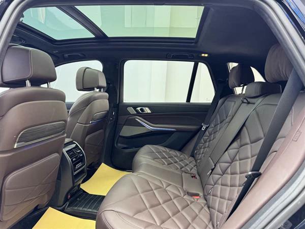 宝马X5 2022款 改款 xDrive 40Li M运动套装
