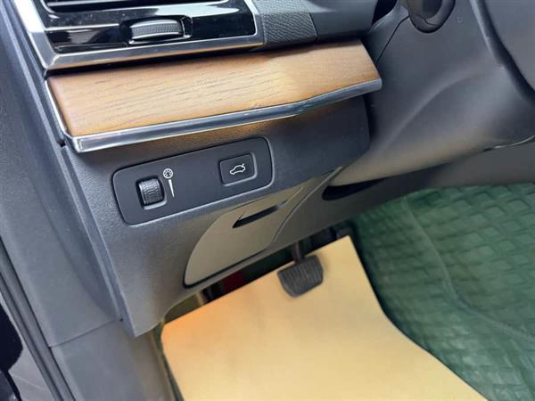 沃尔沃XC90 2018款 T6 智逸版 7座