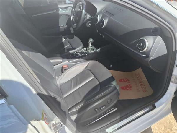 奥迪A3 2018款 30周年年型 Sportback 35 TFSI 风尚型