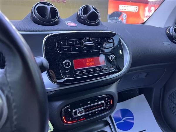 smart fortwo 2015款 1.0L 52千瓦硬顶激情版