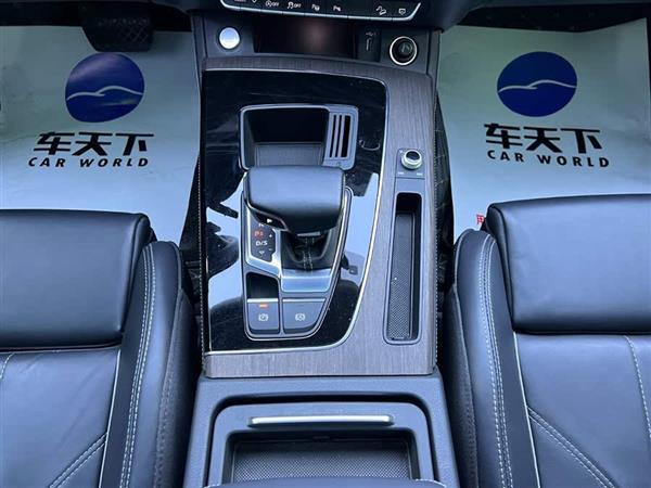 奥迪Q5L 2022款 改款 45T 臻选动感型