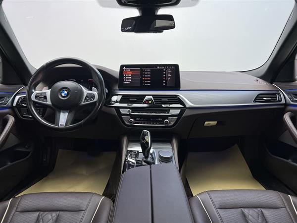 宝马5系 2022款 530Li 领先型 M运动套装