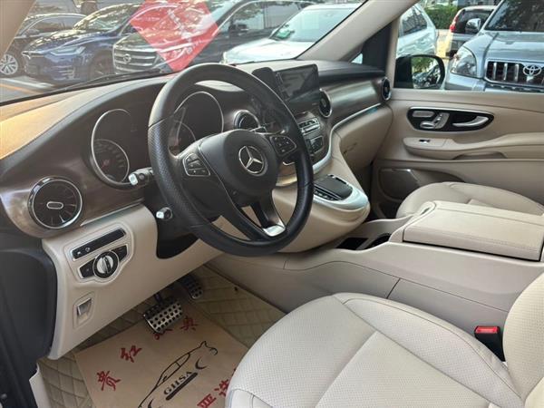 奔驰V级 2020款 V 260 L 长轴距豪华版