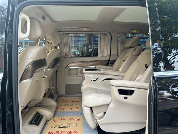 奔驰V级 2020款 V 260 L 长轴距豪华版