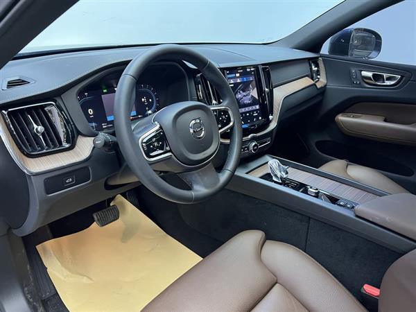 沃尔沃XC60 2024款 B5 四驱智远豪华版