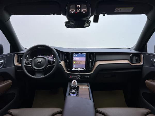沃尔沃XC60 2024款 B5 四驱智远豪华版