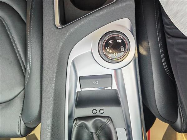 DS 6 2014款 1.6T 豪华版THP160