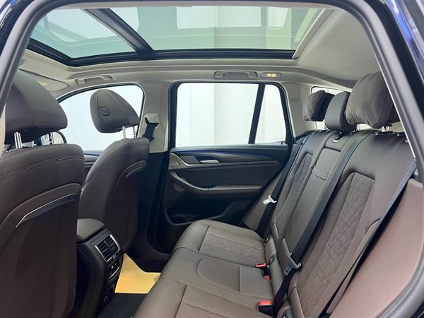 宝马X3 2023款 xDrive30i 领先型 M曜夜套装