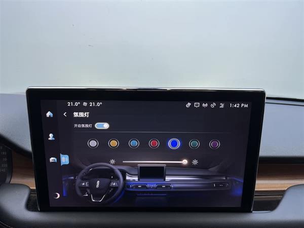 飞行家 2022款 3.0T V6 四驱尊雅版