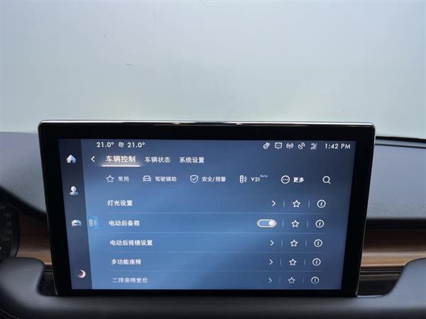 飞行家 2022款 3.0T V6 四驱尊雅版