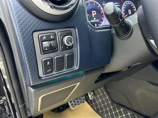 北京越野BJ40 2024款 2.0T 城市猎人荣耀版