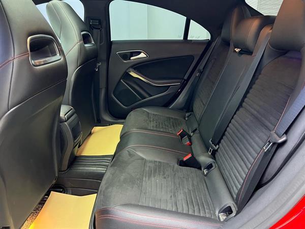 奔驰CLA(进口) 2018款 CLA 220 4MATIC
