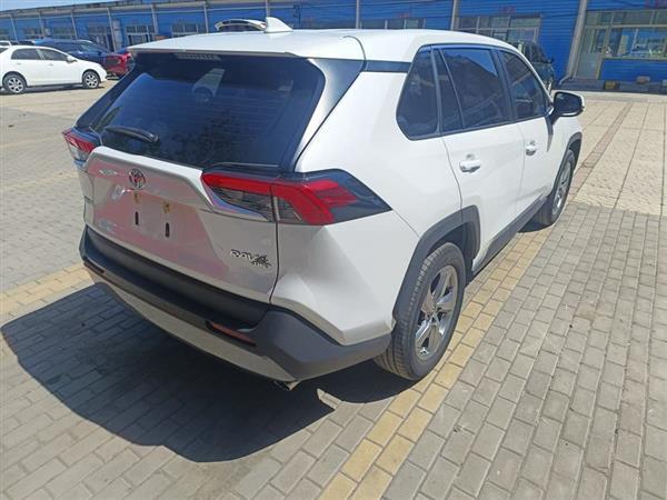RAV4荣放 2022款 2.0L CVT四驱风尚Plus版