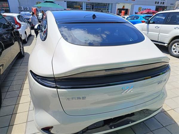 智己LS6 2023款 Max 超强性能版