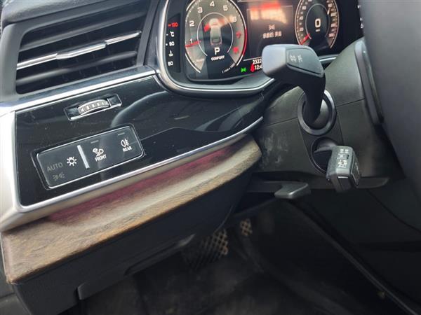 奥迪Q7 2023款 45 TFSI quattro S line运动型