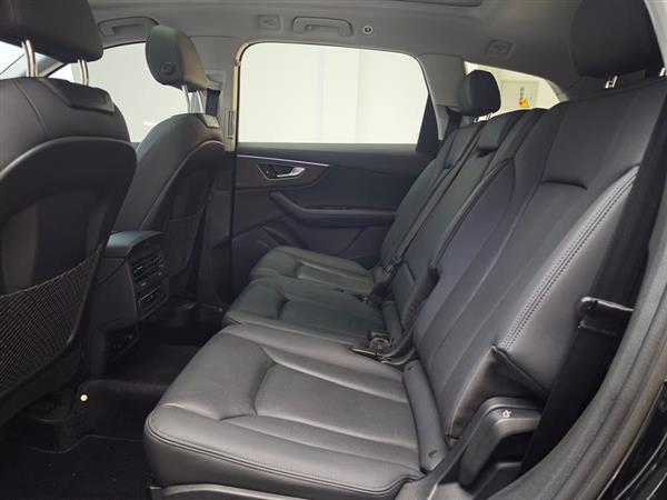 奥迪Q7 2023款 45 TFSI quattro S line运动型