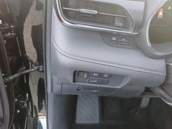 皇冠陆放 2021款 2.5L HEV四驱尊贵版