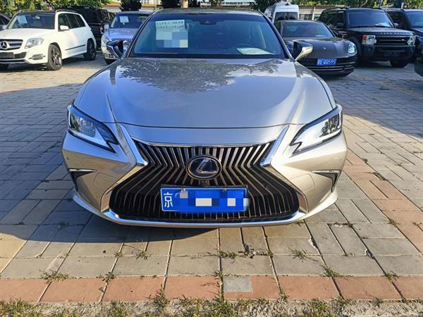 雷克萨斯ES 2021款 300h 卓越版