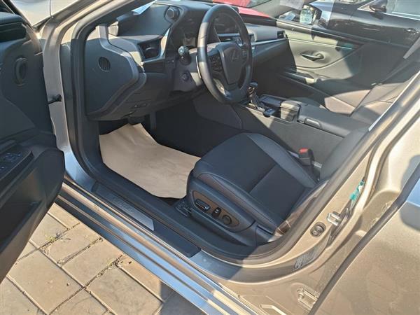 雷克萨斯ES 2021款 300h 卓越版