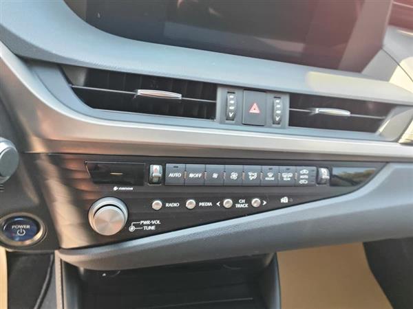 雷克萨斯ES 2021款 300h 卓越版
