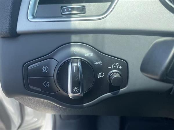 奥迪A4L 2016款 35 TFSI 典藏版 自动标准型