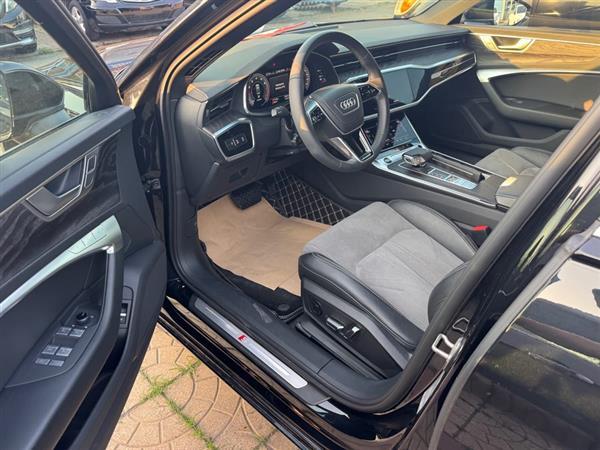 奥迪A6L 2023款 45 TFSI quattro 臻选动感型