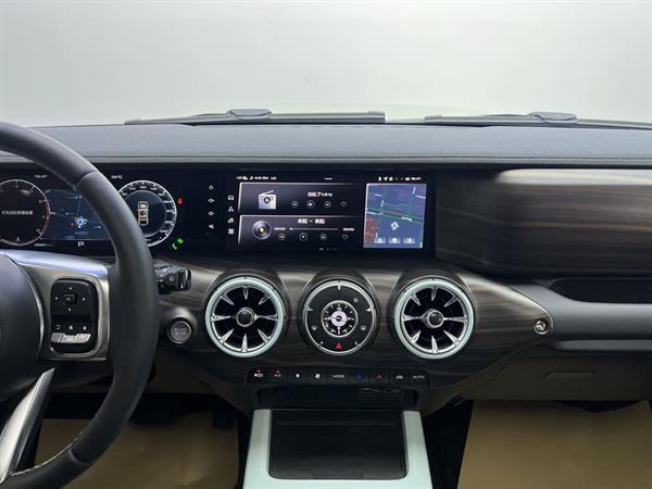 坦克300 2023款 城市版 2.0T 很有型