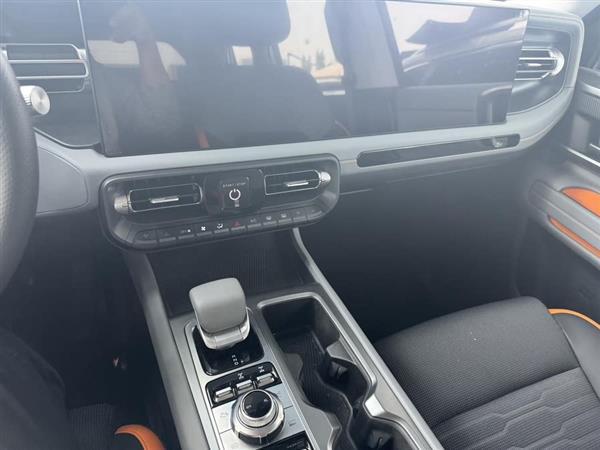 北京越野BJ40 2024款 2.0D 全新刀锋英雄穿越者
